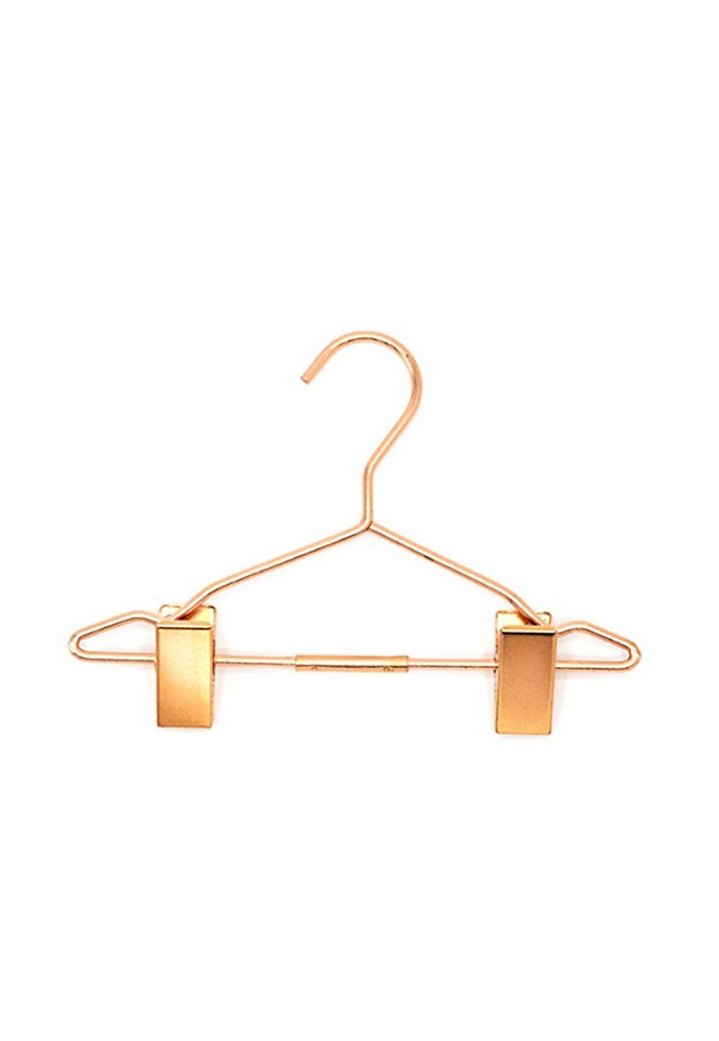 clothes hangers with clips